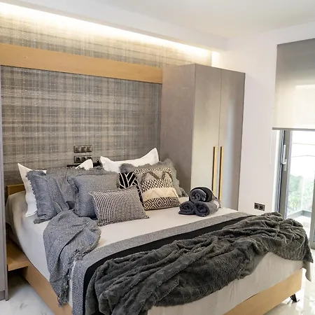 The Lop Holidays Luxury Apartment *